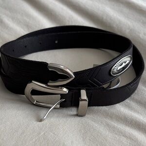 🖤NWT Embossed Leather and Metal Accent Belt - Size M/L